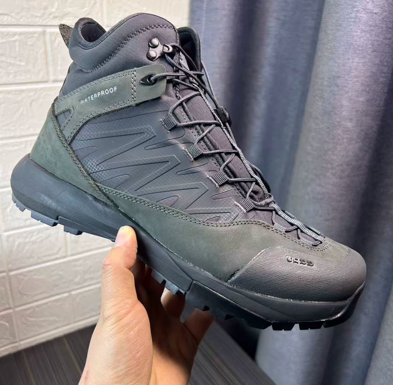 Streetwear Brands 2026 - High Top Hiking Leather Shoes Men